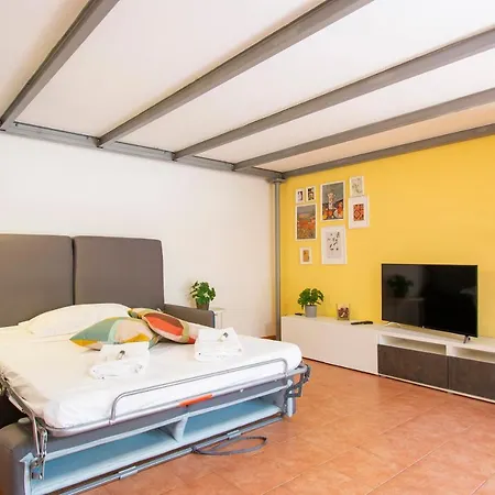 Altido Colorful Studio For 4 Near Leaning Tower With Parking Appartement