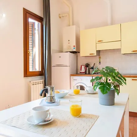 Altido Colorful Studio For 4 Near Leaning Tower With Parking Appartement
